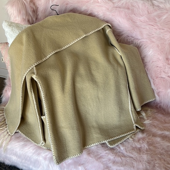 ❌SOLD❌ TOTEME
Draped fringed wool-blend jacket 32 - Picture 14 of 14